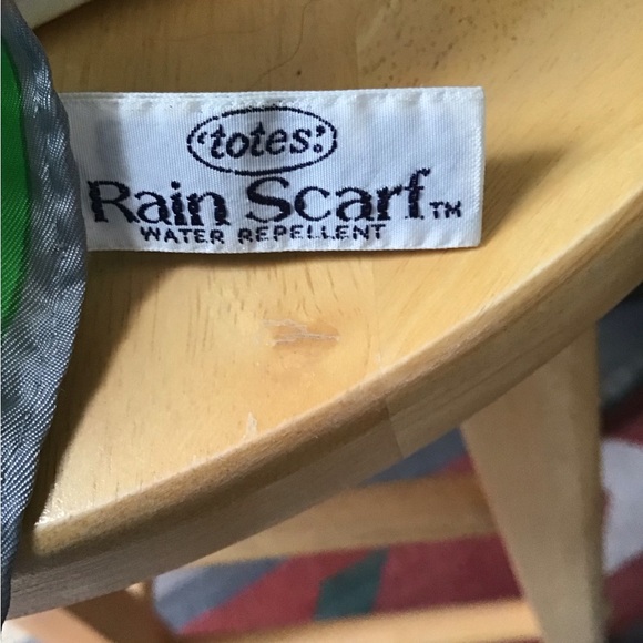 Totes rain scarf in beautiful bold colors, polyester - Picture 6 of 8